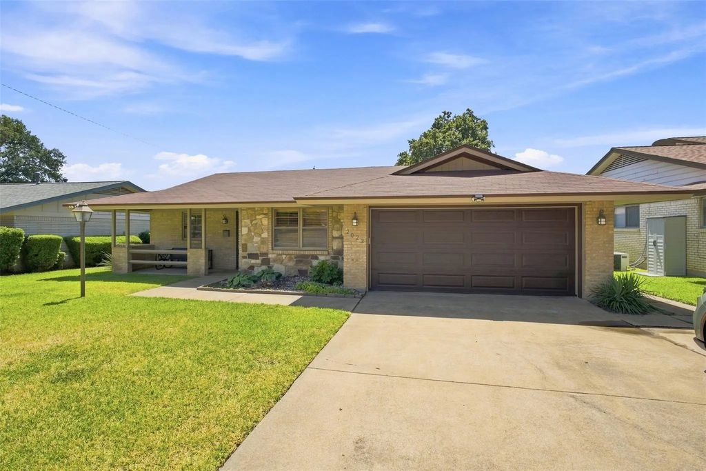 2022 Normandy Drive, Irving