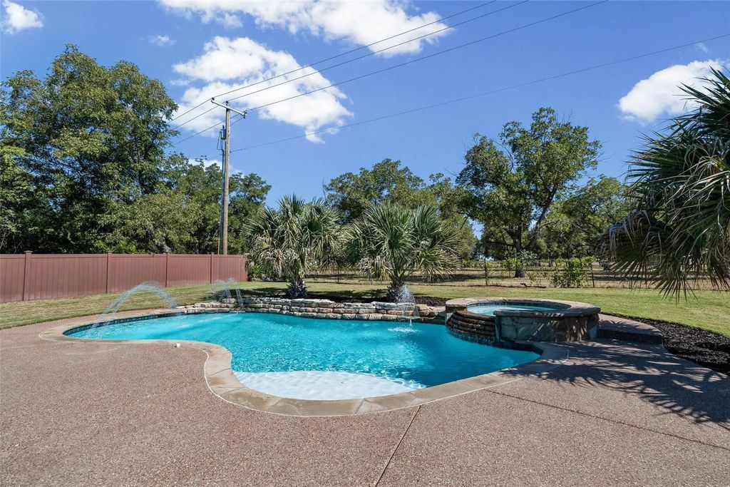 9719 Ravenswood Road, Granbury
