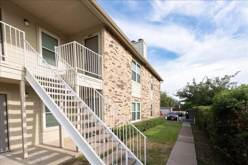 2200 E Trinity Mills Road 516, Carrollton