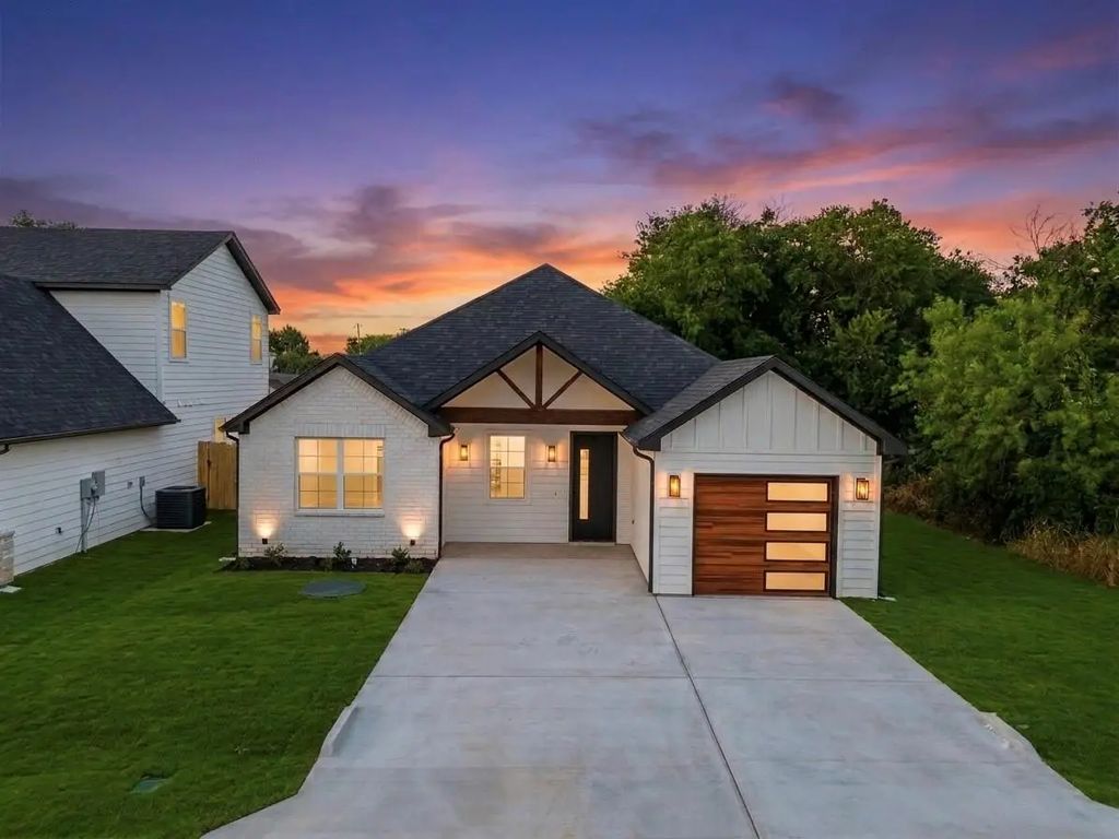 5555 Mercedes Circle, Granbury