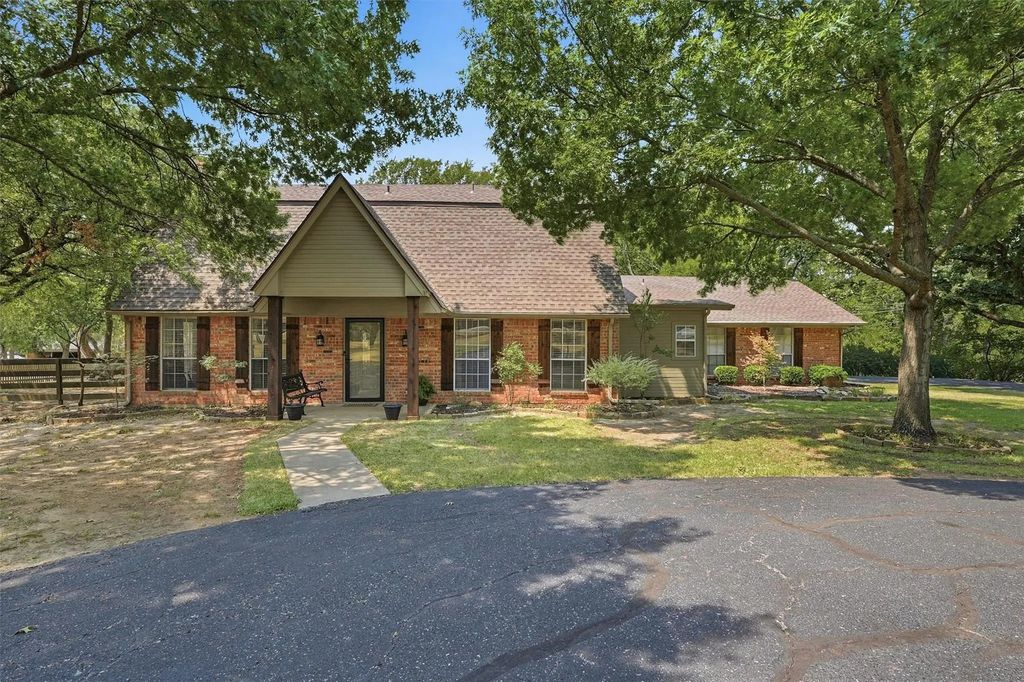 1806 Carriage Estates Road, Sherman