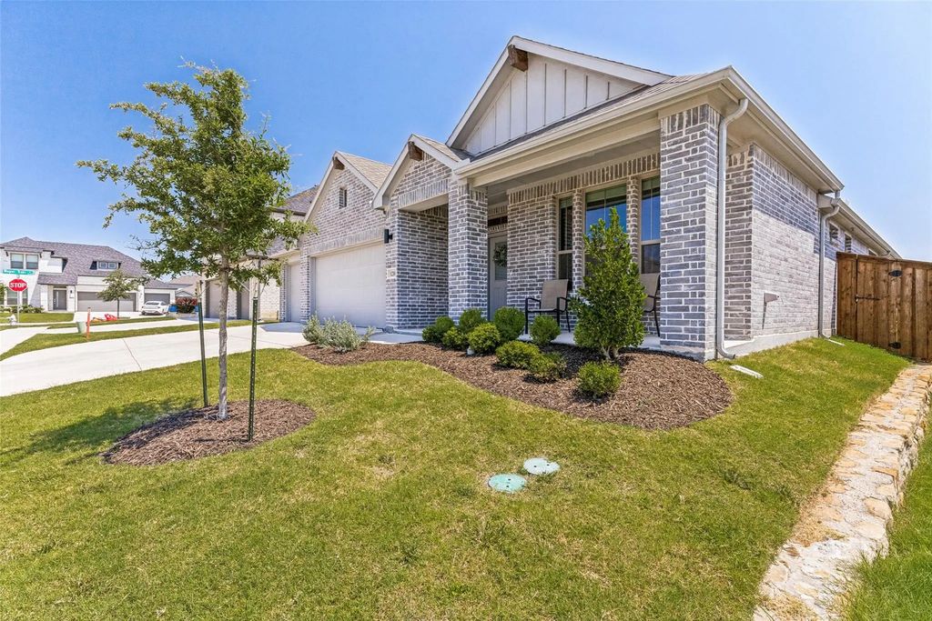 1216 Nuevo Rancho Lane, Fort Worth