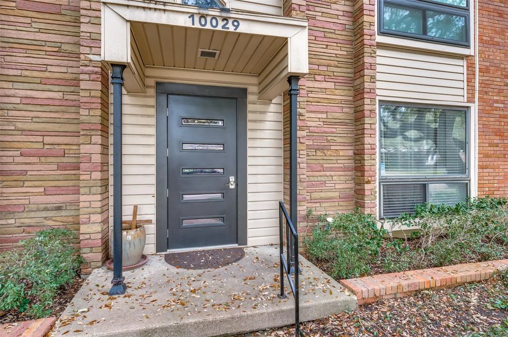 10029 Regal Park Lane 212, Dallas