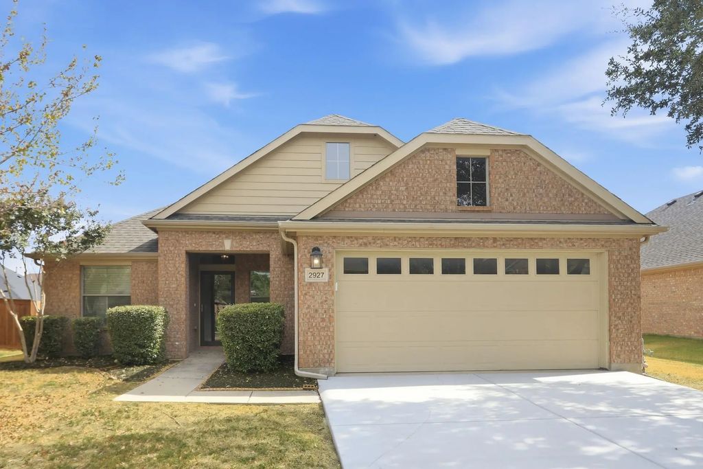 2927 Albares, Grand Prairie