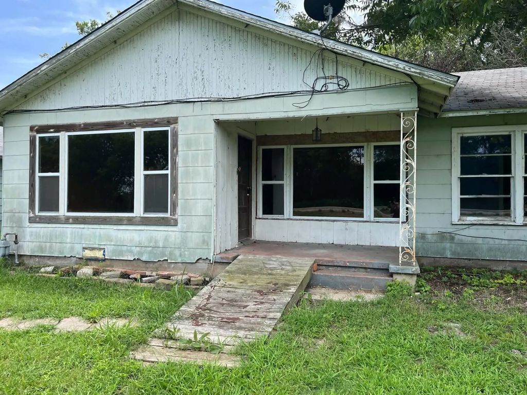 5457 Fm 2874, Commerce