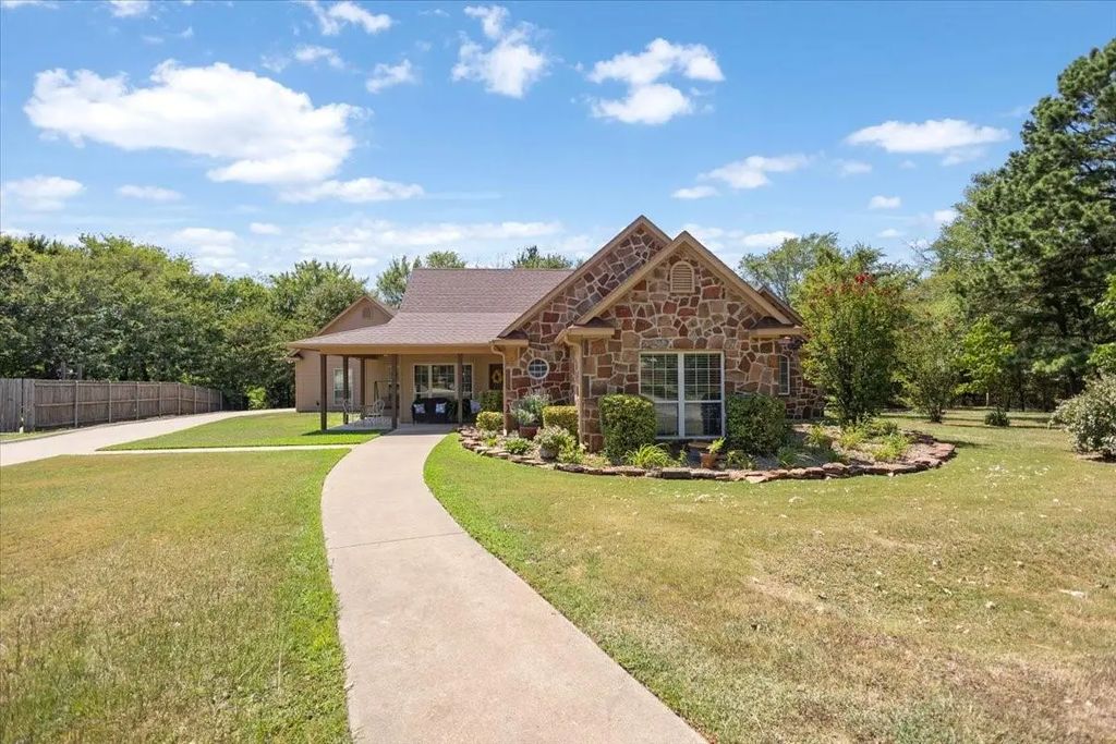 15610 Regian Drive, Lindale