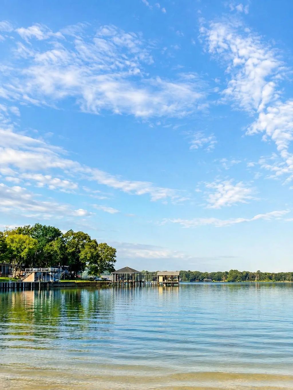 166 Oak Hills Drive, Mabank
