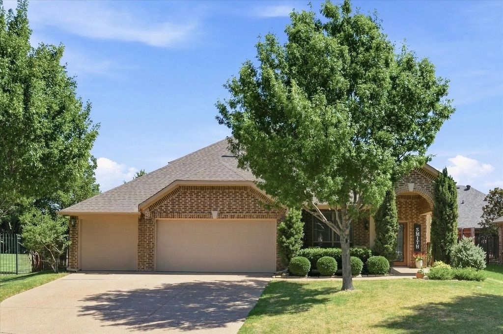 102 Chase Oaks Court, Mansfield