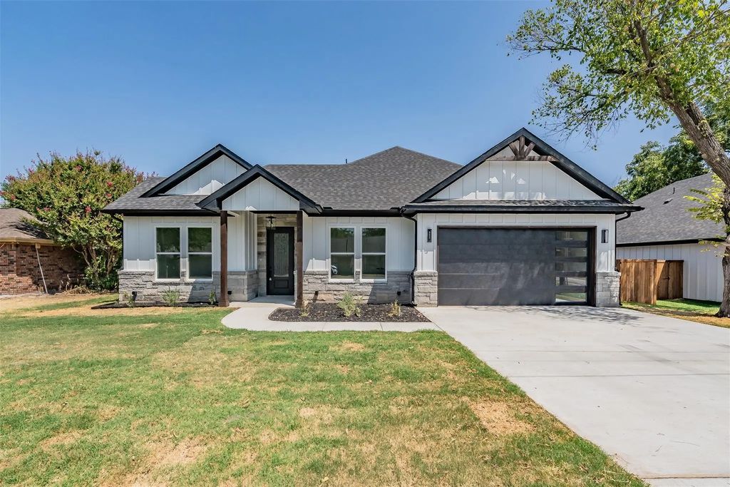 305 Hobbs Avenue, Boyd