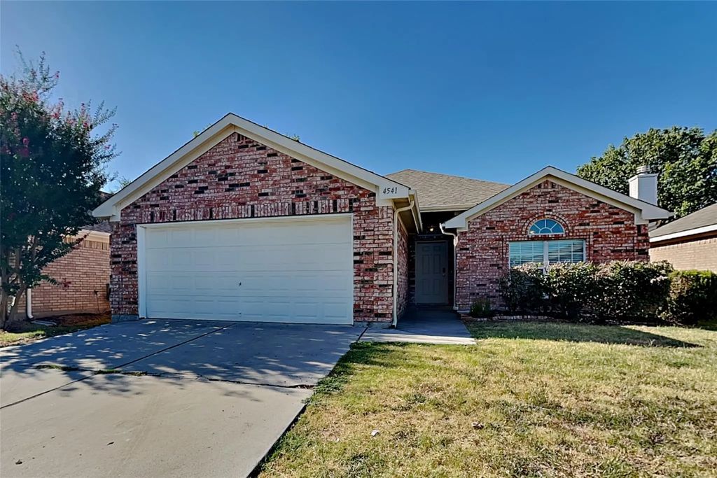4541 Grainland Court, Fort Worth