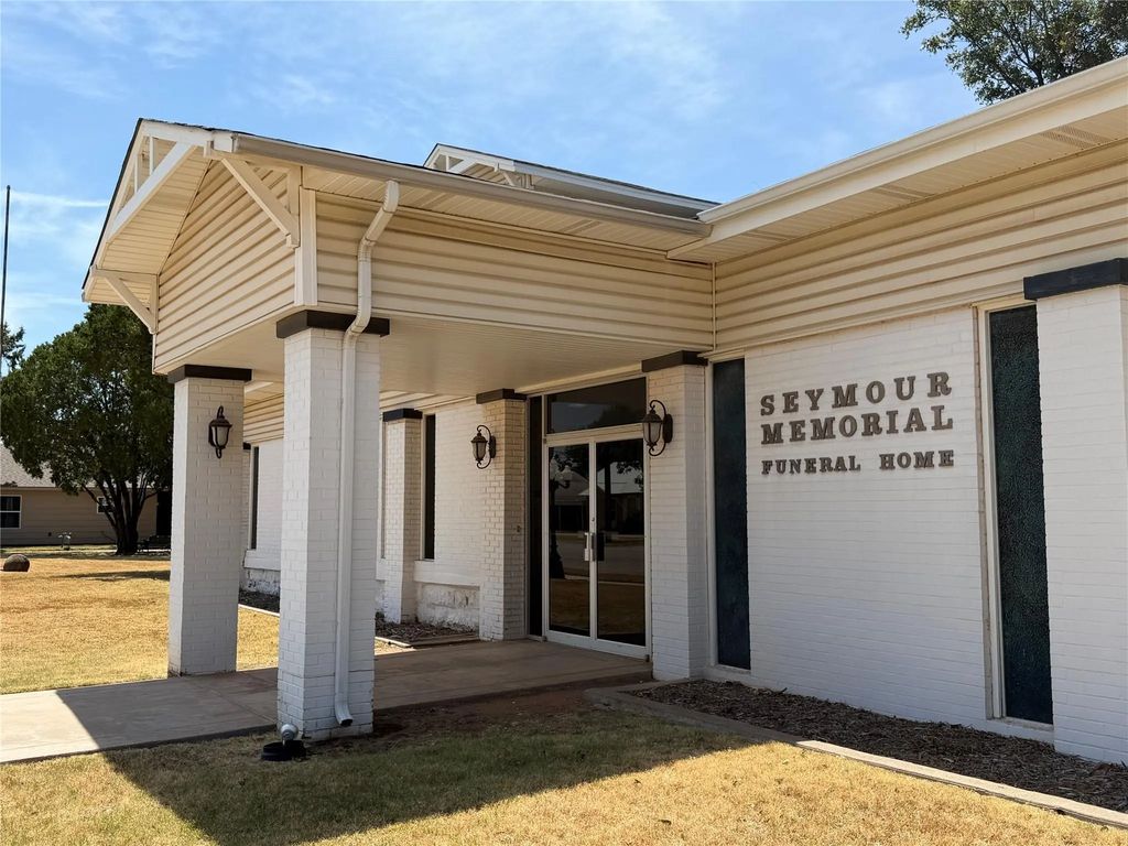 200 S Cedar Street, Seymour