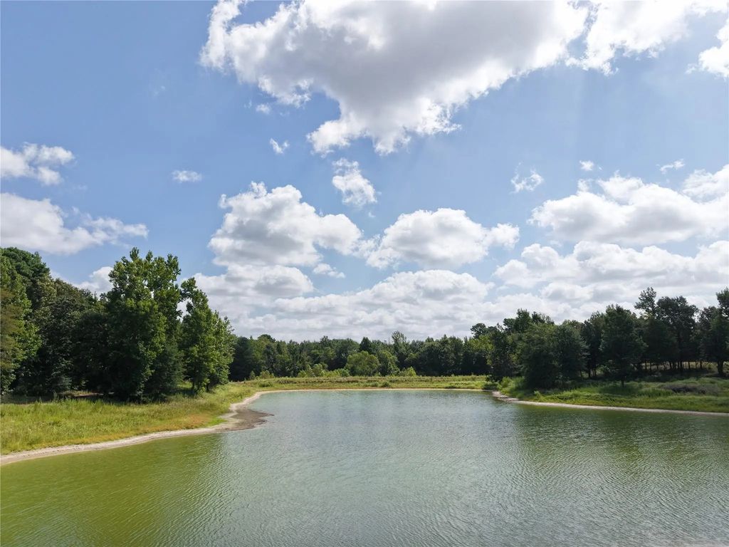961 County Road 484, Palestine