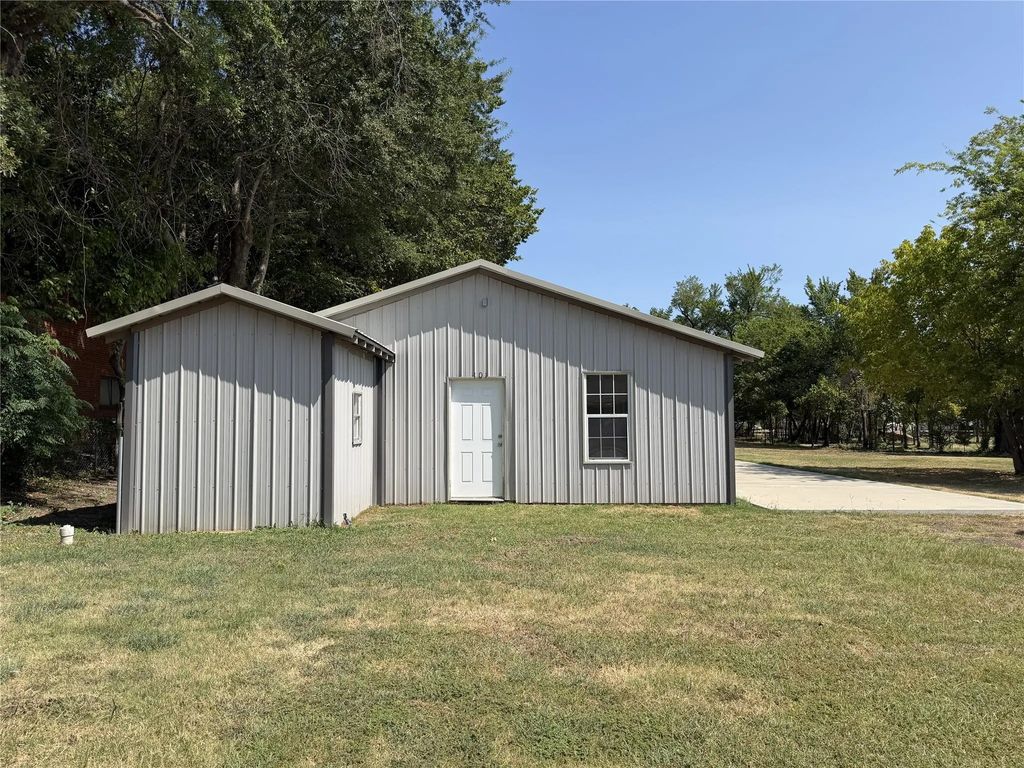 101 Houston Street E, Sulphur Springs