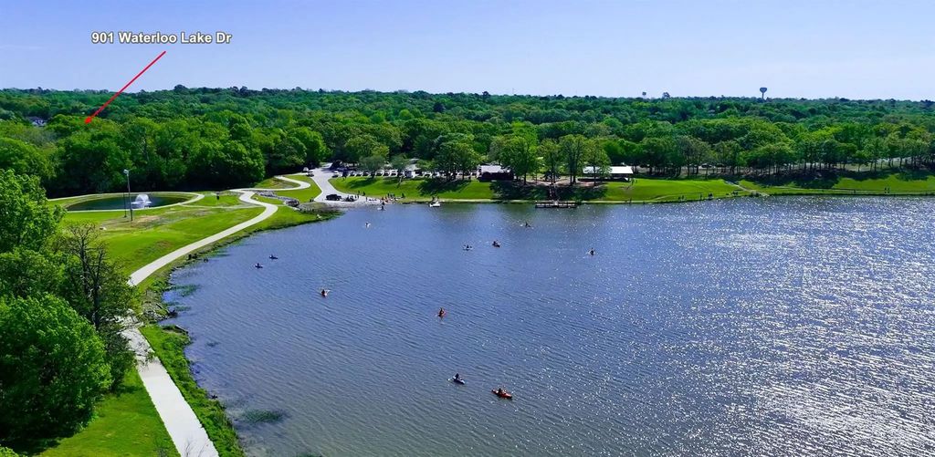 901 Waterloo Lake Drive, Denison