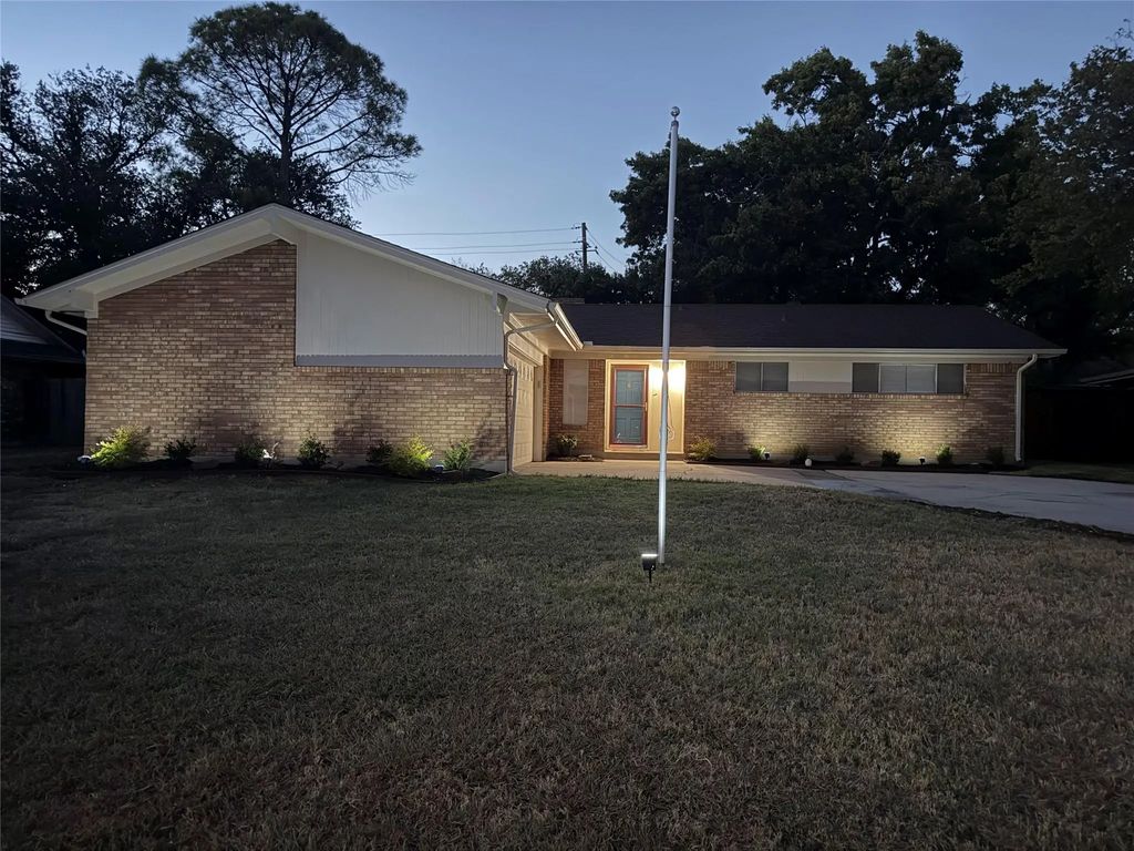 1306 Amherst Drive, Denton