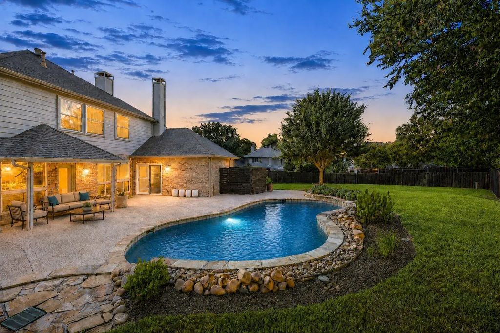 8809 Hedge Row Court, North Richland Hills