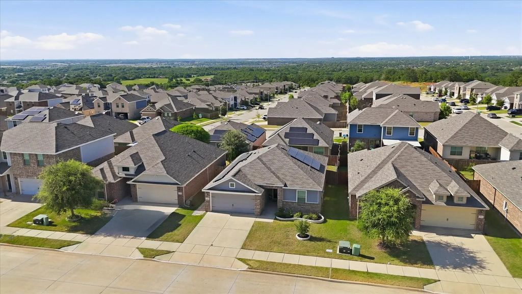 7533 Pleasant Oaks Street, Fort Worth