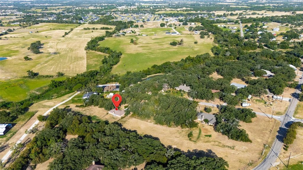 211 Oak Court, Springtown
