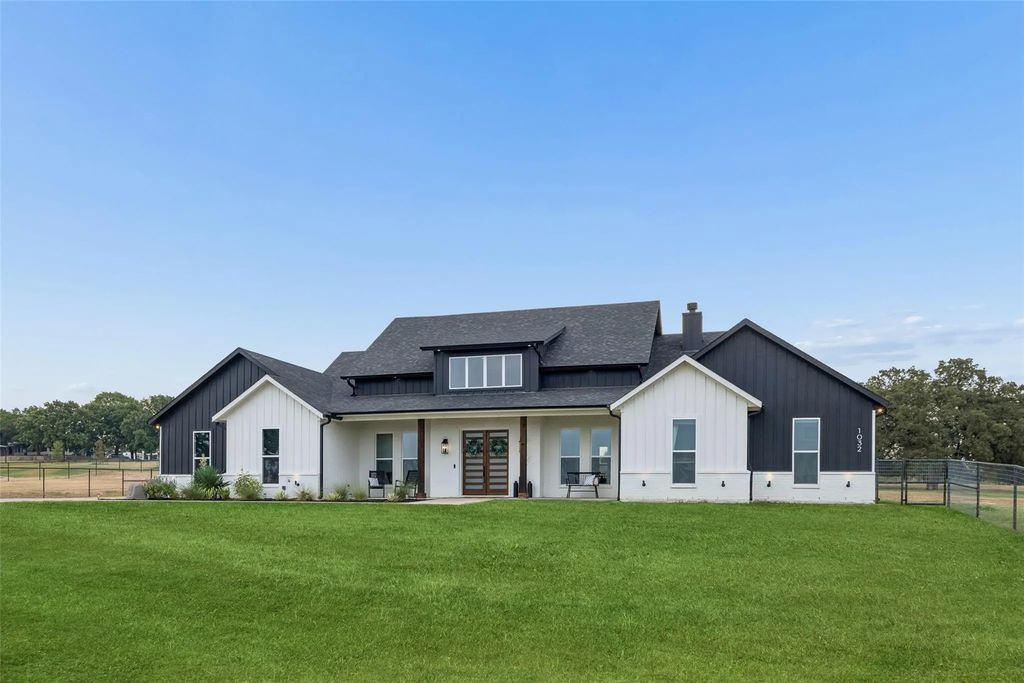 1032 Bluebonnet Ridge, Weatherford