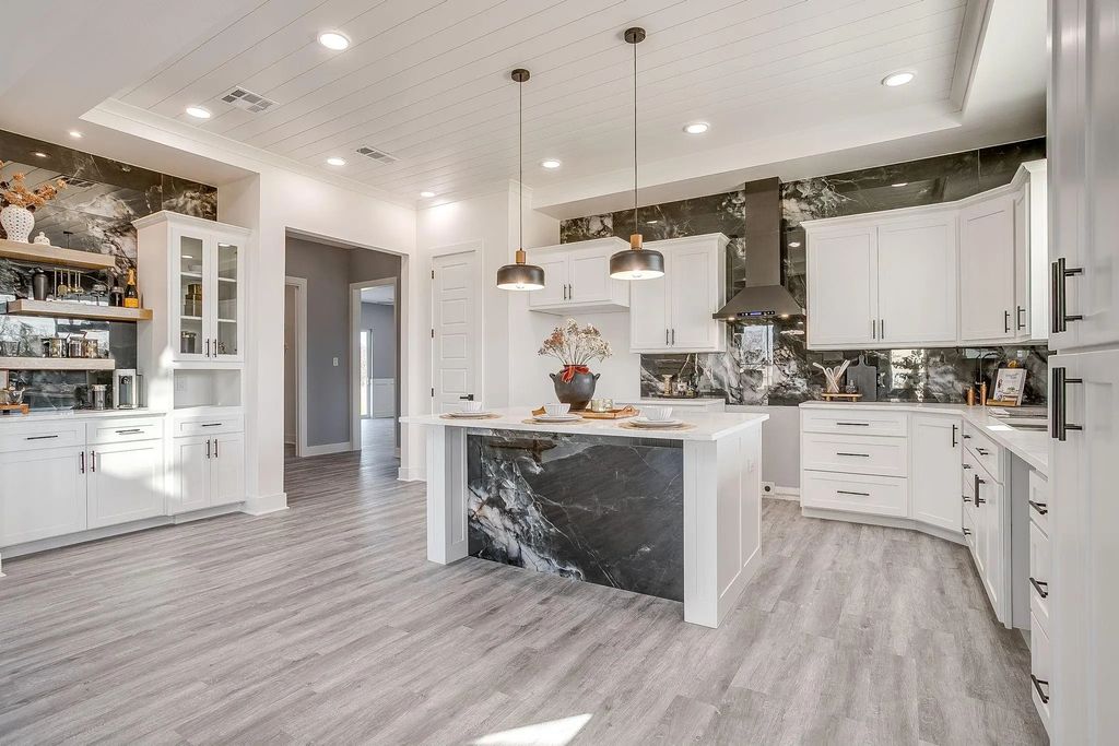 9316 Granda Vista, Joshua