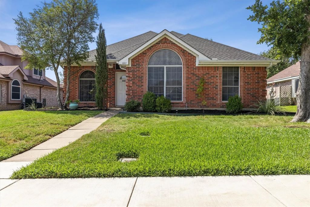 1622 Glenmore Drive, Lewisville