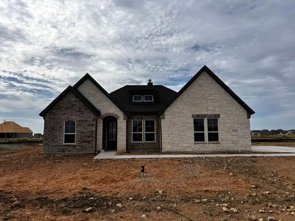 141 Pheasant Run Drive, New Fairview