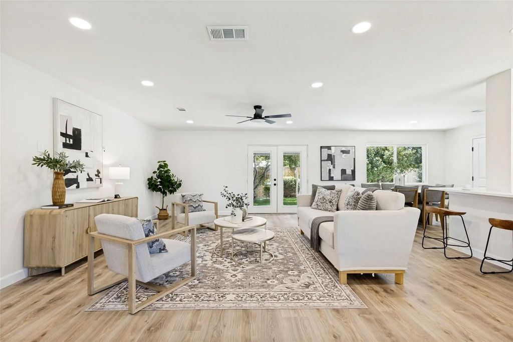 3550 Ridgeoak Way, Farmers Branch