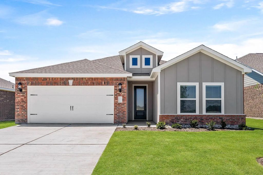 1025 Holly Drive, Hutchins