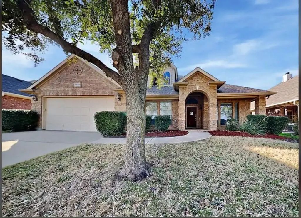 10645 Devinstone Drive, Fort Worth