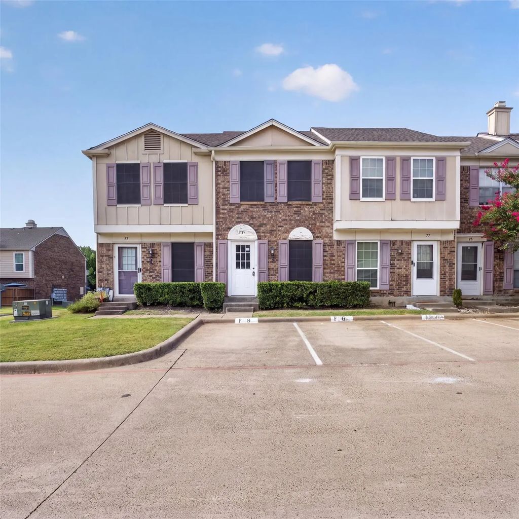 621 Carriagehouse Lane 8f, Garland