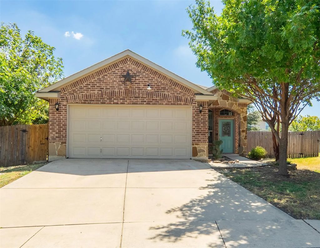4629 Thistle Creek Court, Fort Worth