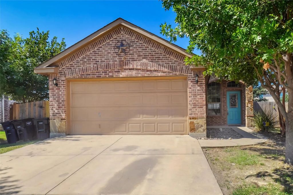 4629 Thistle Creek Court, Fort Worth