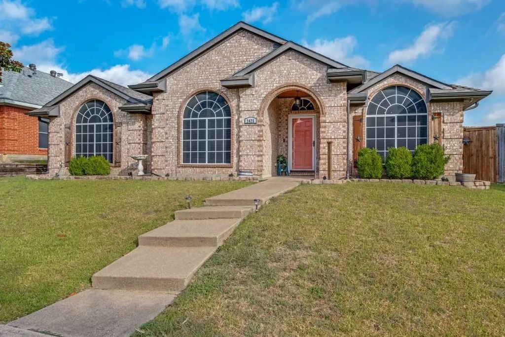 2425 Waterloo Lane, Mesquite