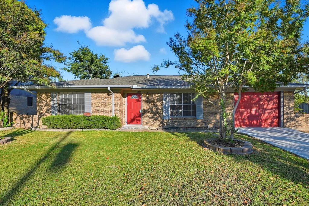 1423 Main Street, Kaufman