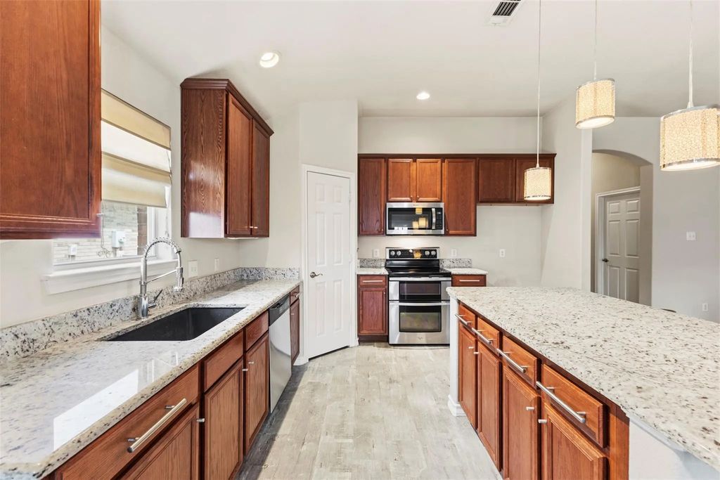 937 Behrens Court, Crowley
