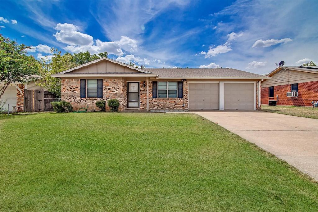 509 Nw Renfro Street, Burleson