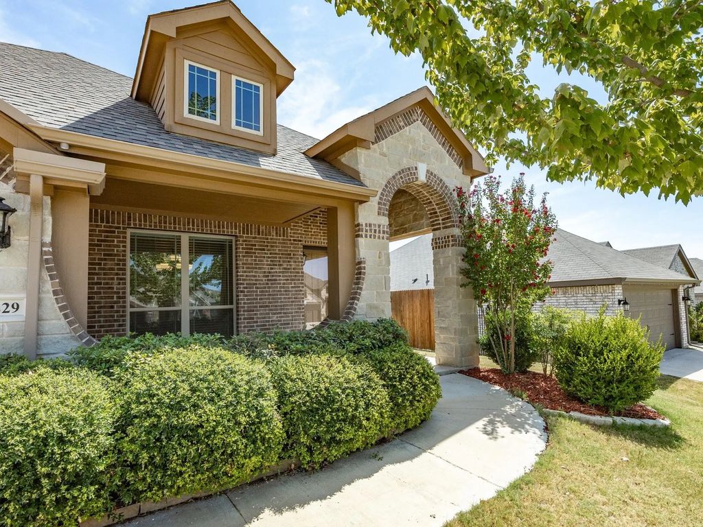 5429 Quiet Woods Trail, Fort Worth