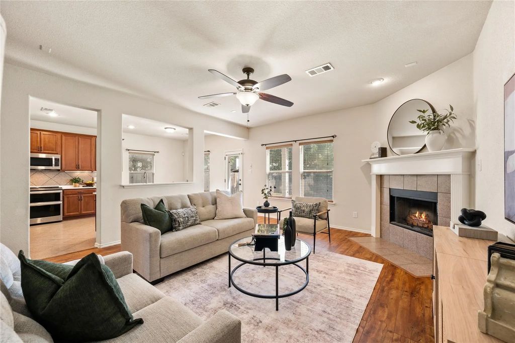 625 Tradewind Drive, Fort Worth