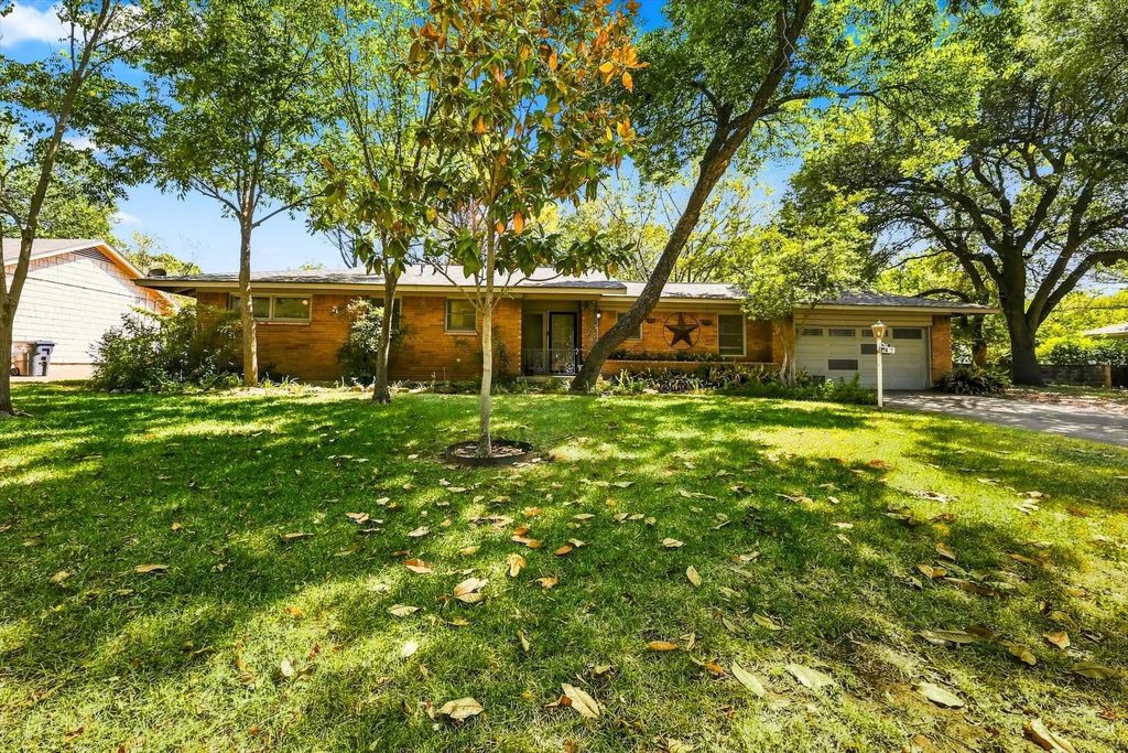 204 University Drive, Arlington