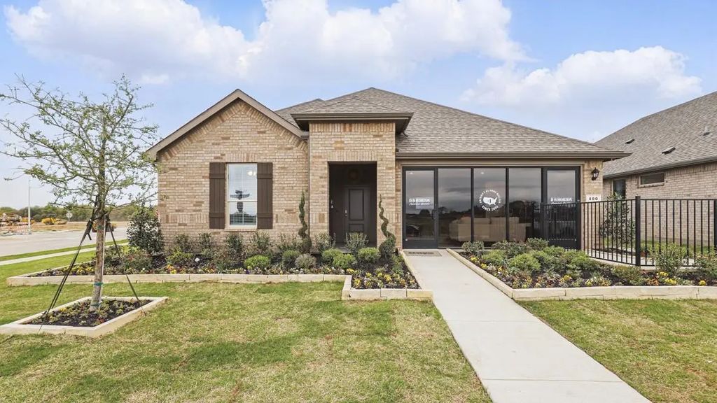 400 Sunday Silence Way, Granbury