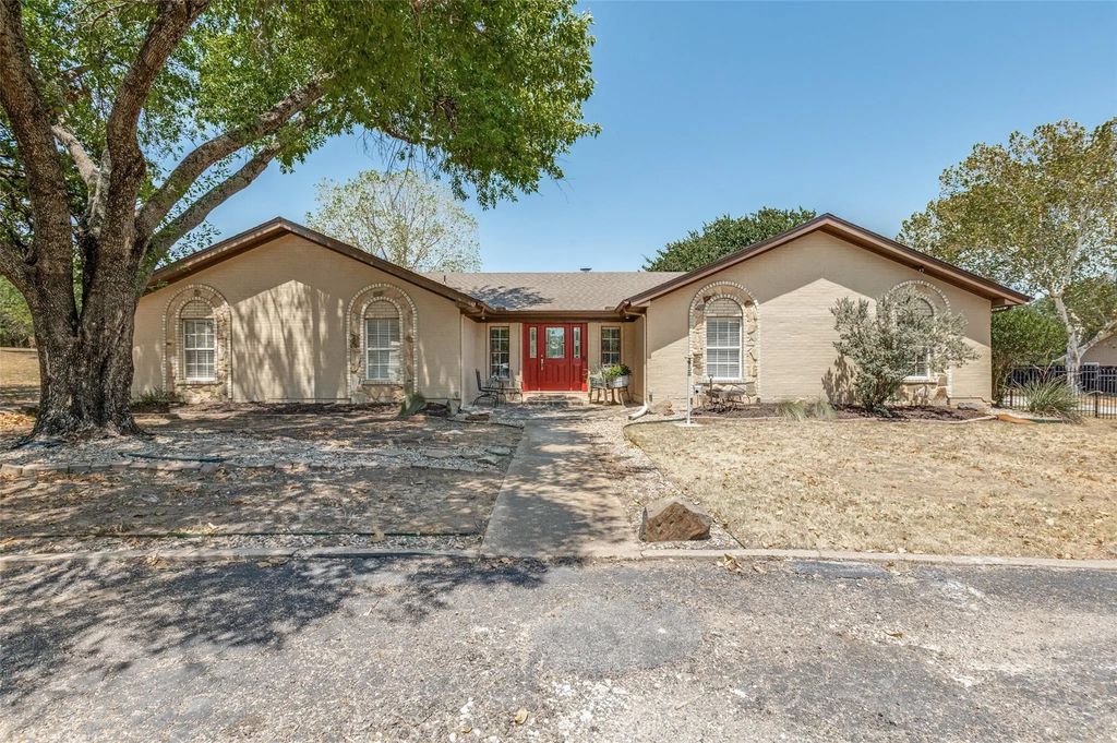 5033 Sunset Circle N, Fort Worth