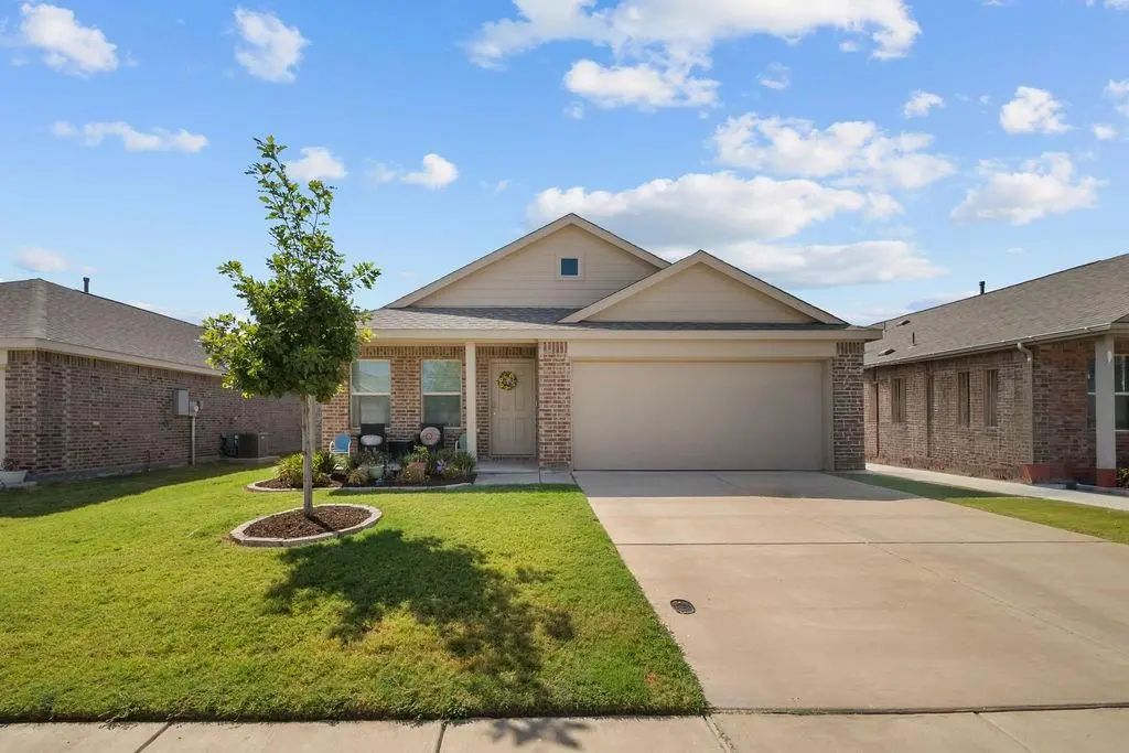 1048 Crestview Drive, Hutchins