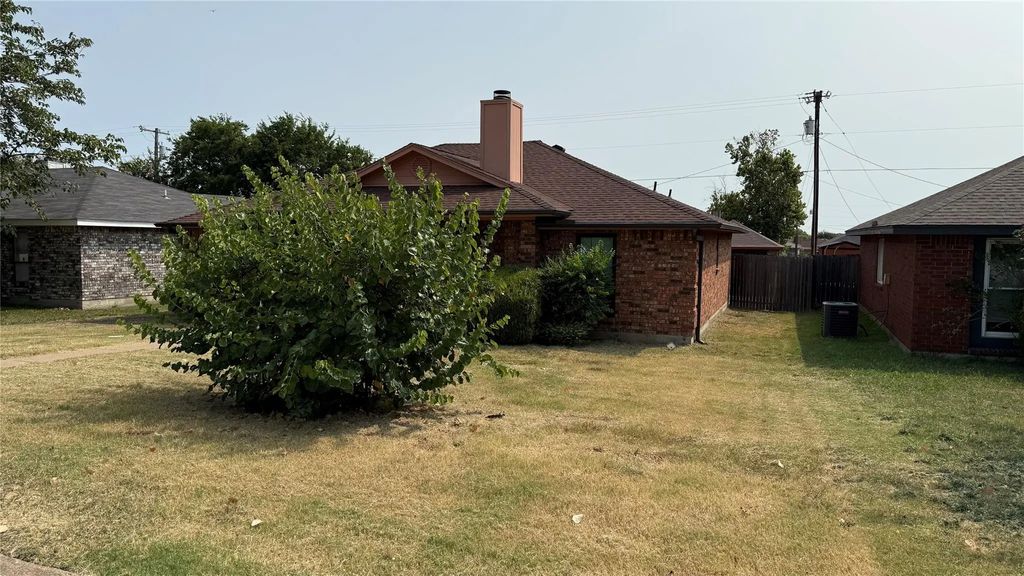 853 W Wintergreen Road, Lancaster