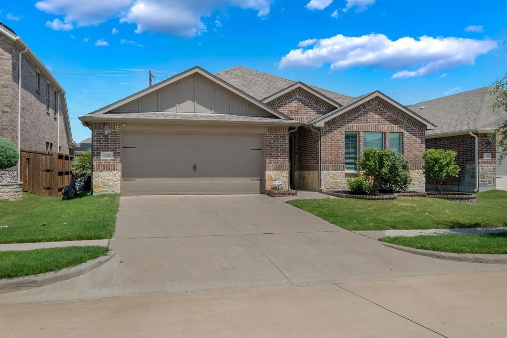 1805 Gold Mine Trail, Aubrey