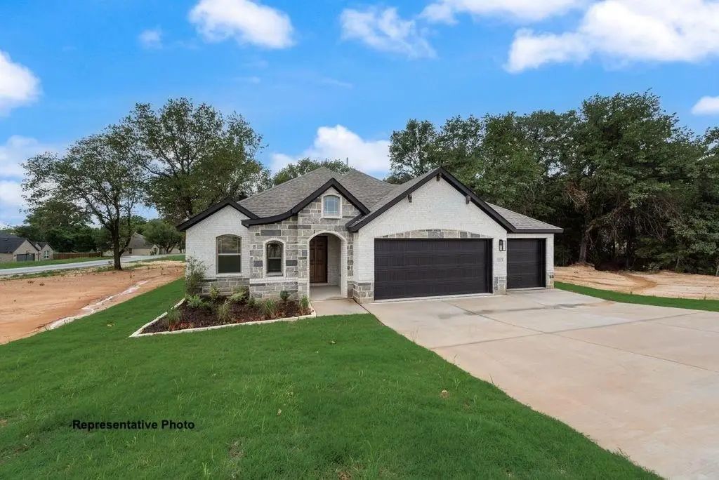 309 Skeen Peak Drive, Springtown