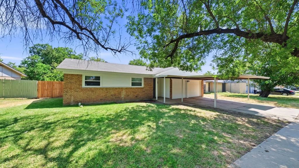 744 Windsor Drive, Everman