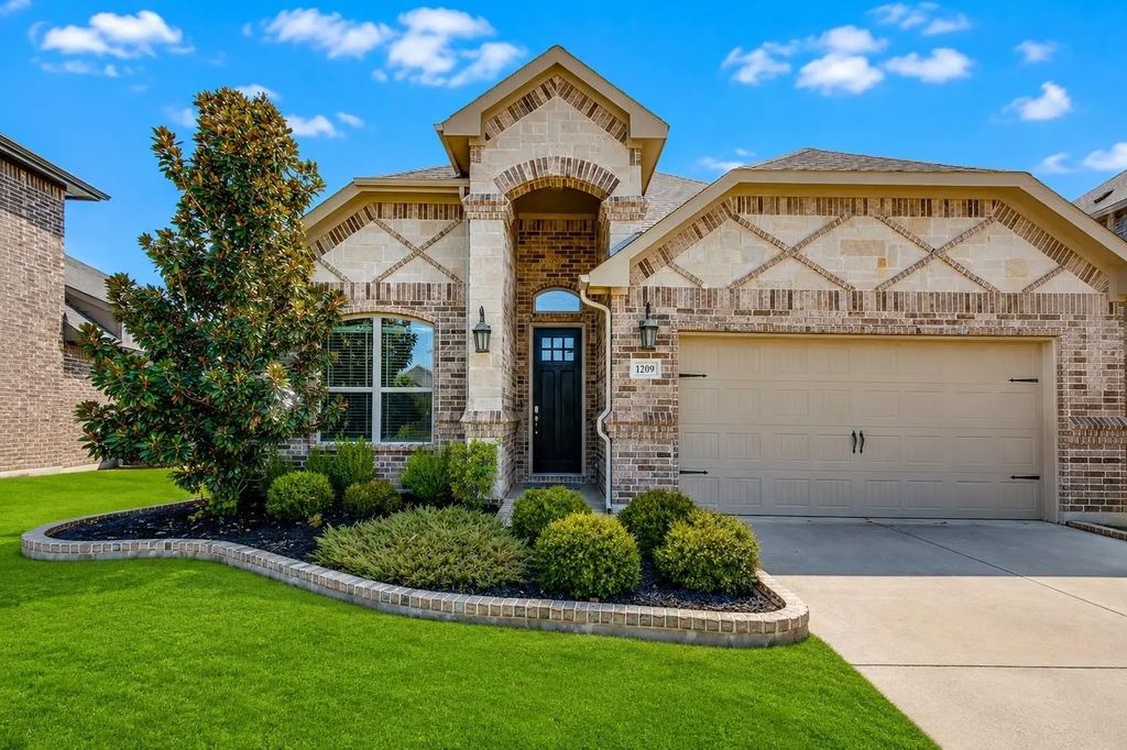 1209 Rushmore Drive, Burleson