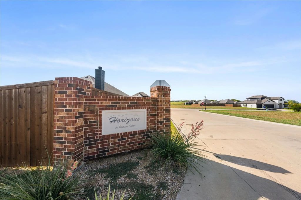 1996 Daybreak Drive, Venus