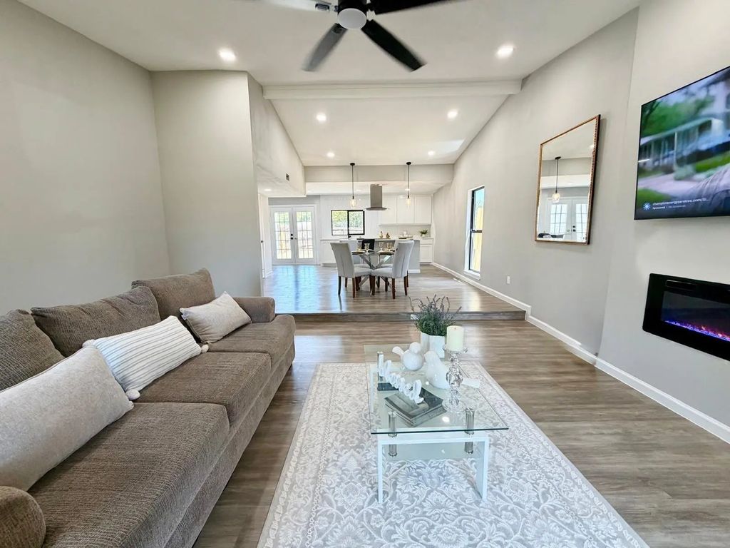 1810 Sandra Lane, Grand Prairie