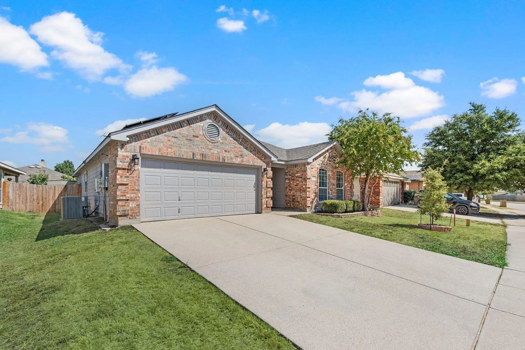 628 Poncho Lane, Fort Worth
